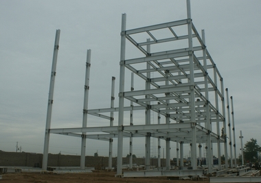 我集團涇河新城辦公樓舉行主體框架安裝儀式