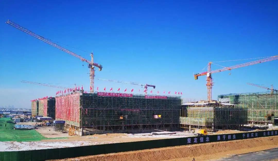 春光正好喚人勤，不待揚鞭自奮蹄